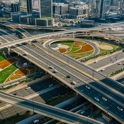 حلول متكاملة لتصنيع المنتجات المطاطية لقطاعات الطرق والجسور